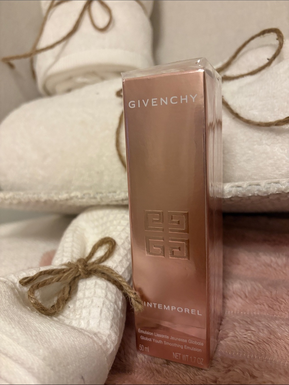 Givenchy L'Intemporel Global Youth Emulsion